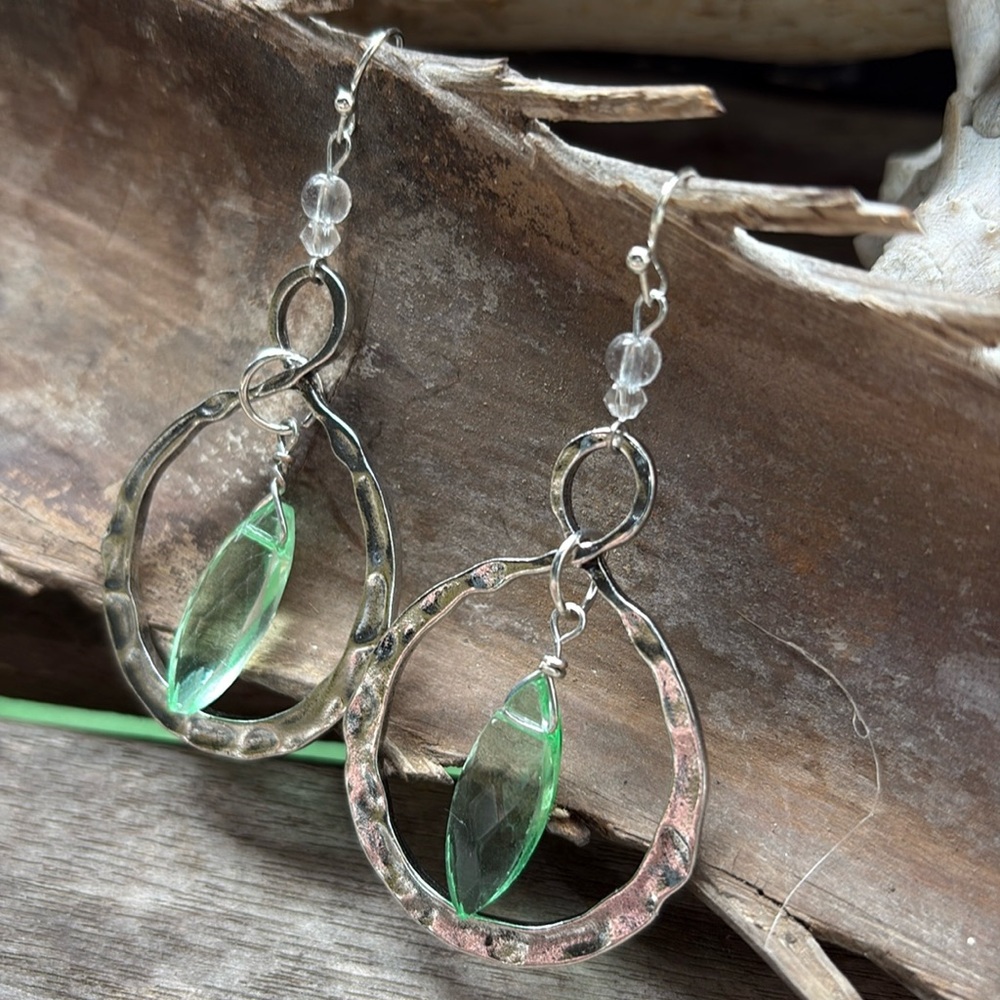 ☀️NWT hammered silver hoop with green “sea glass ” stone☀️3/$12
